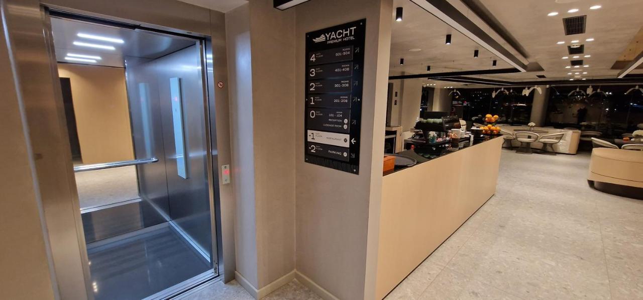 Yacht Premium Hotel
