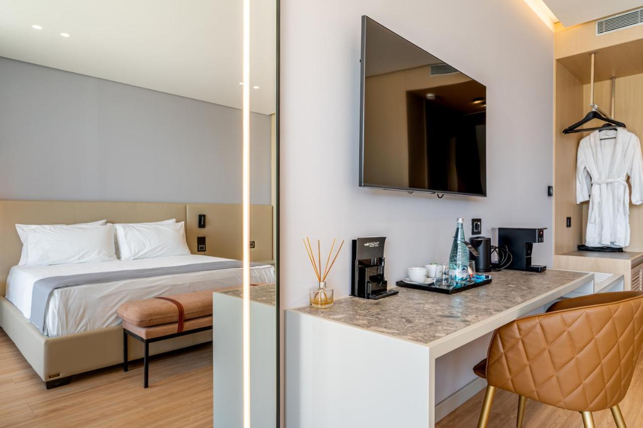Hotel Yacht Premium
