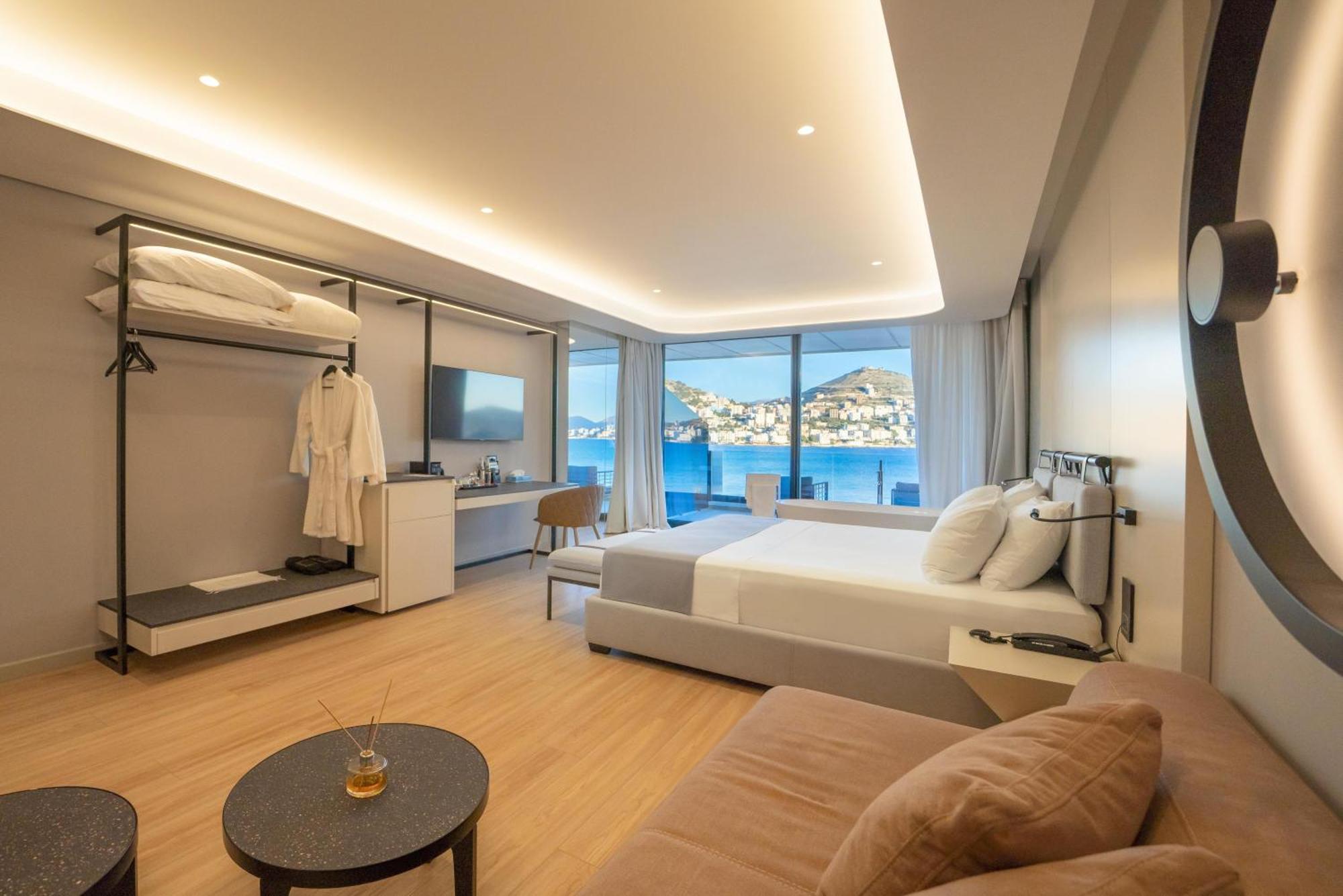 Yacht Premium Hotel 4*