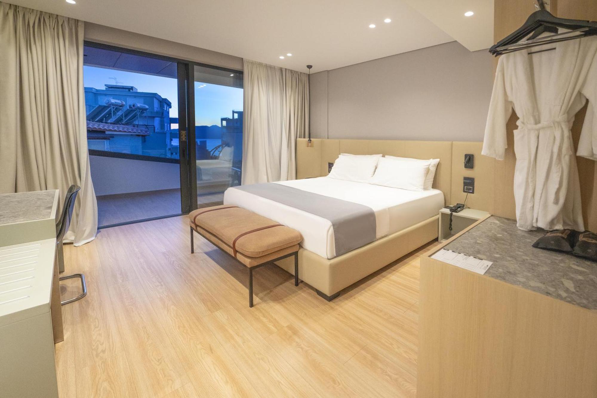 Yacht Premium 4* Sarandë