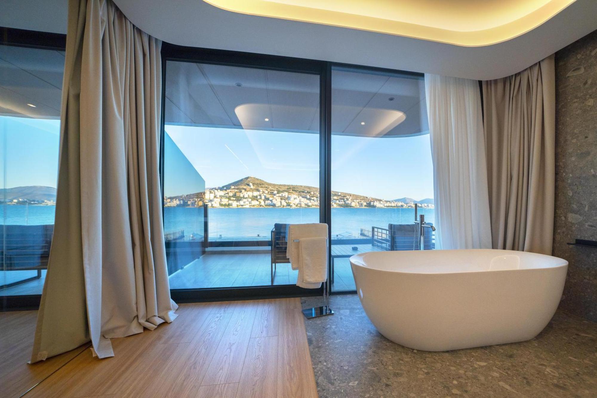 Hotel Yacht Premium