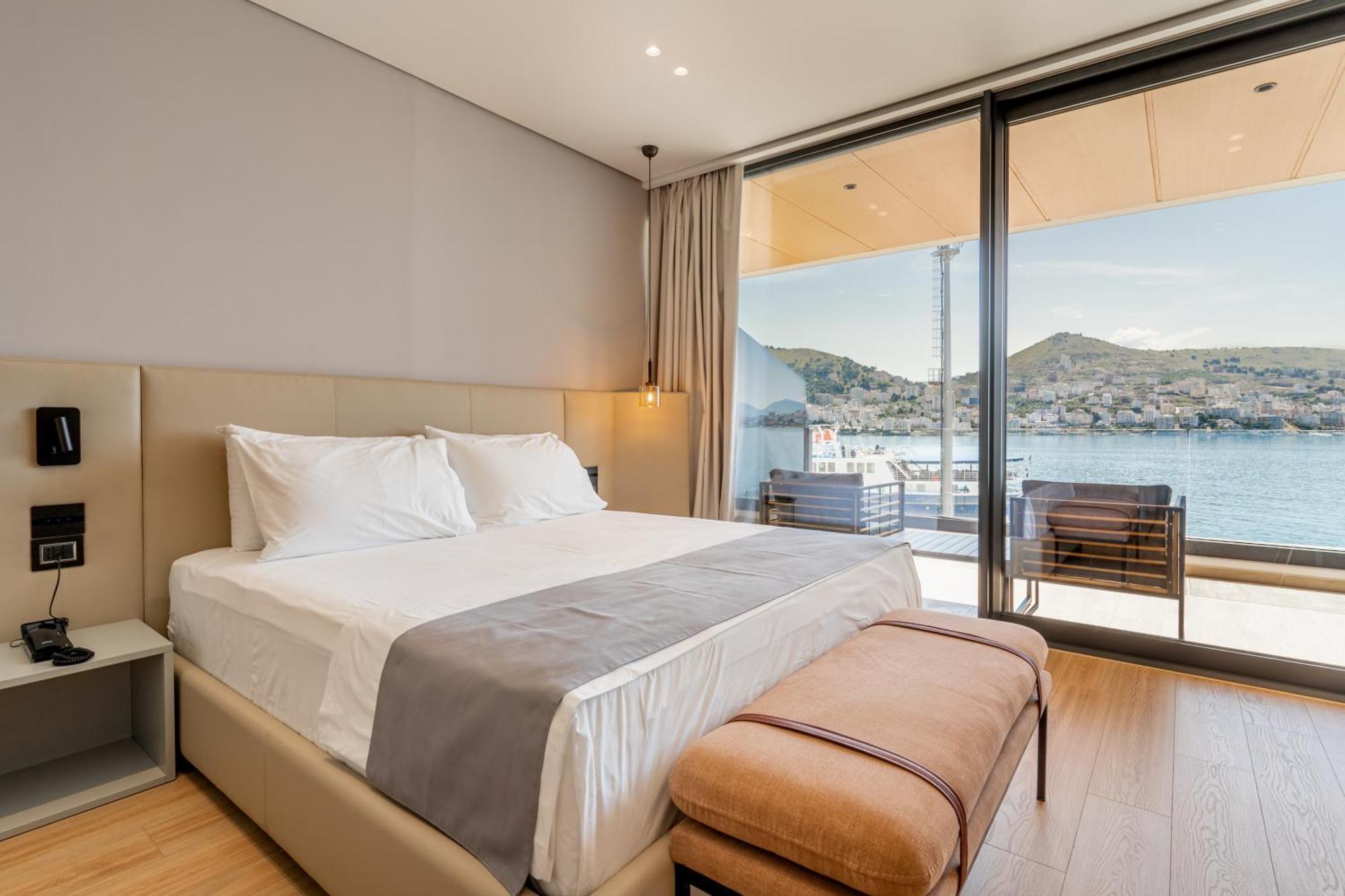 Yacht Premium Hotel 4*
