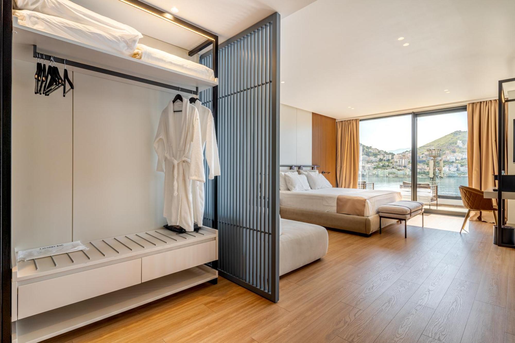 Hotel Yacht Premium Sarandë
