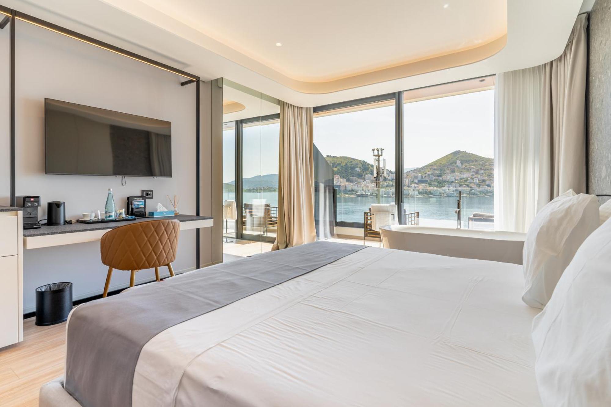 Yacht Premium Hotel