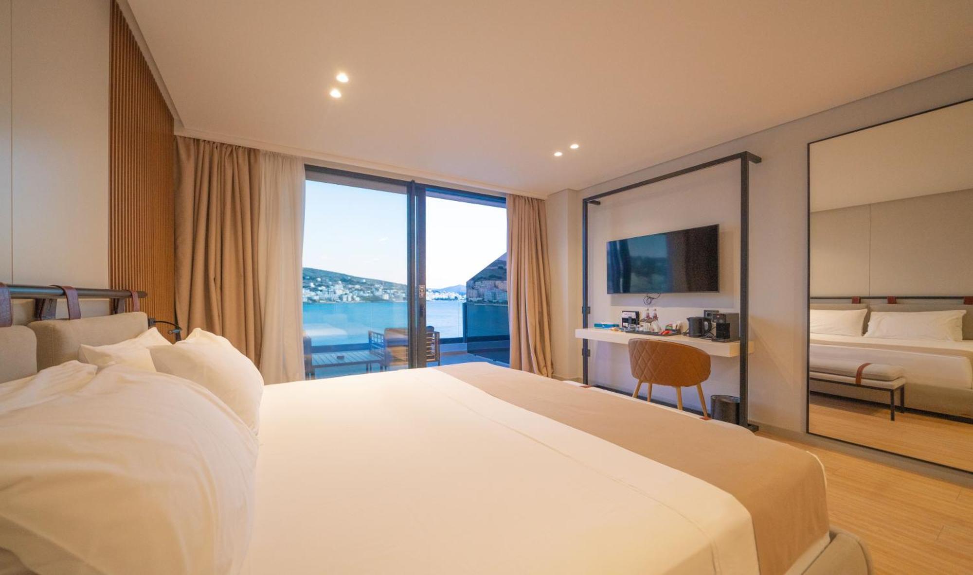 Yacht Premium Hotel